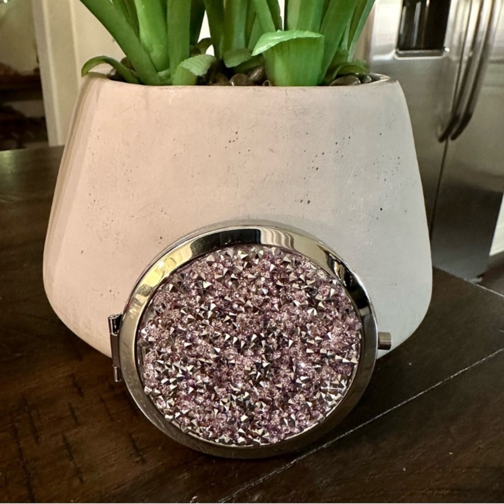 Glam NWOT Compact 2way Mirror